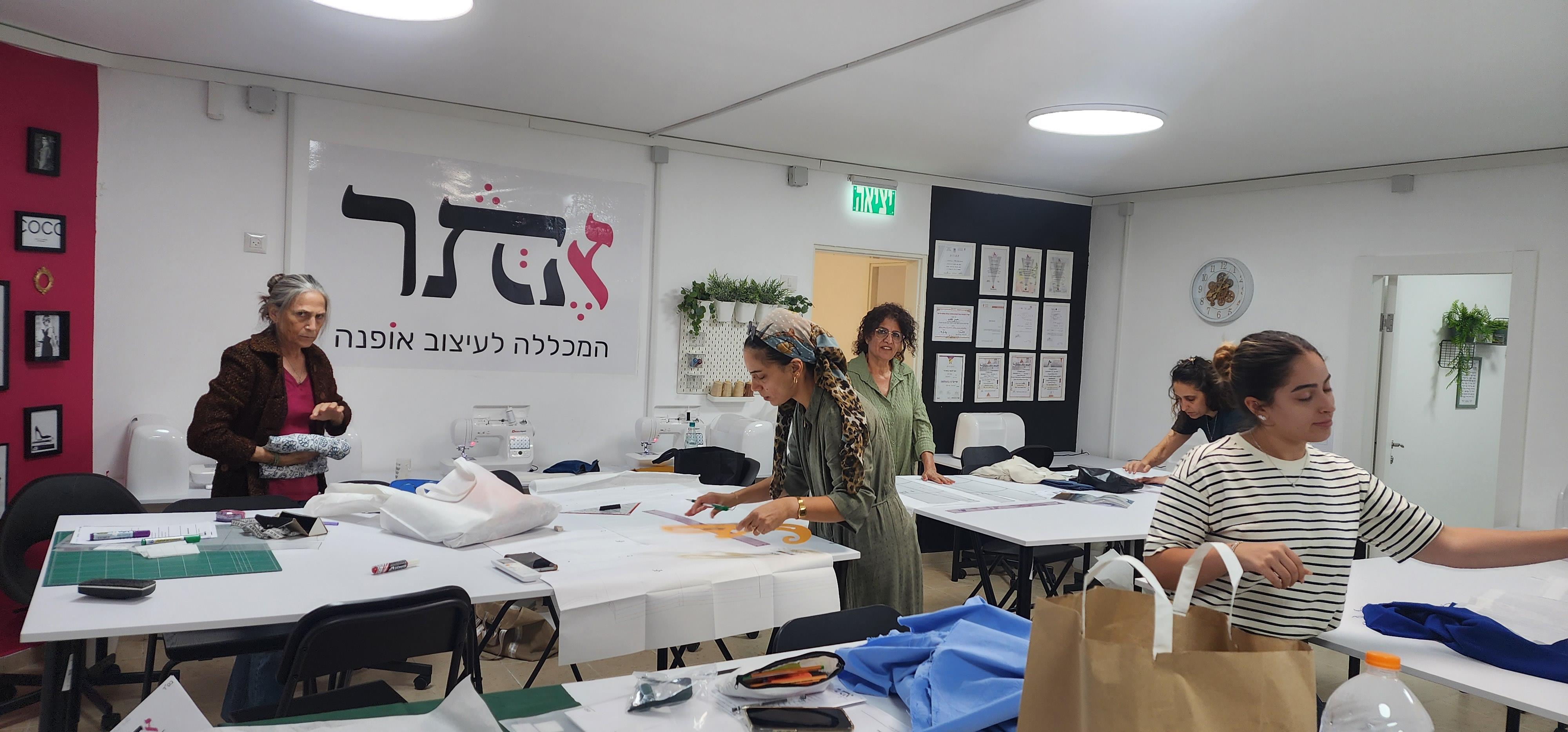 שיעור תפירה למתחילות 