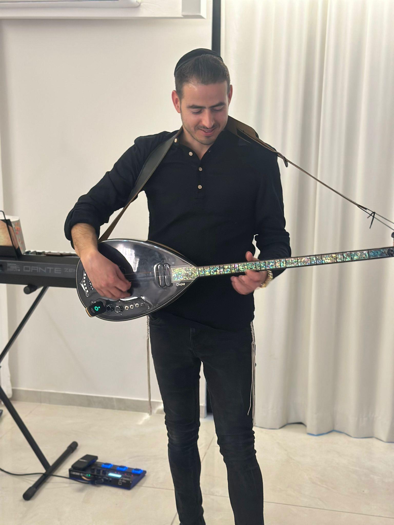 אחיה קובי הזמר החזן והפייטן 