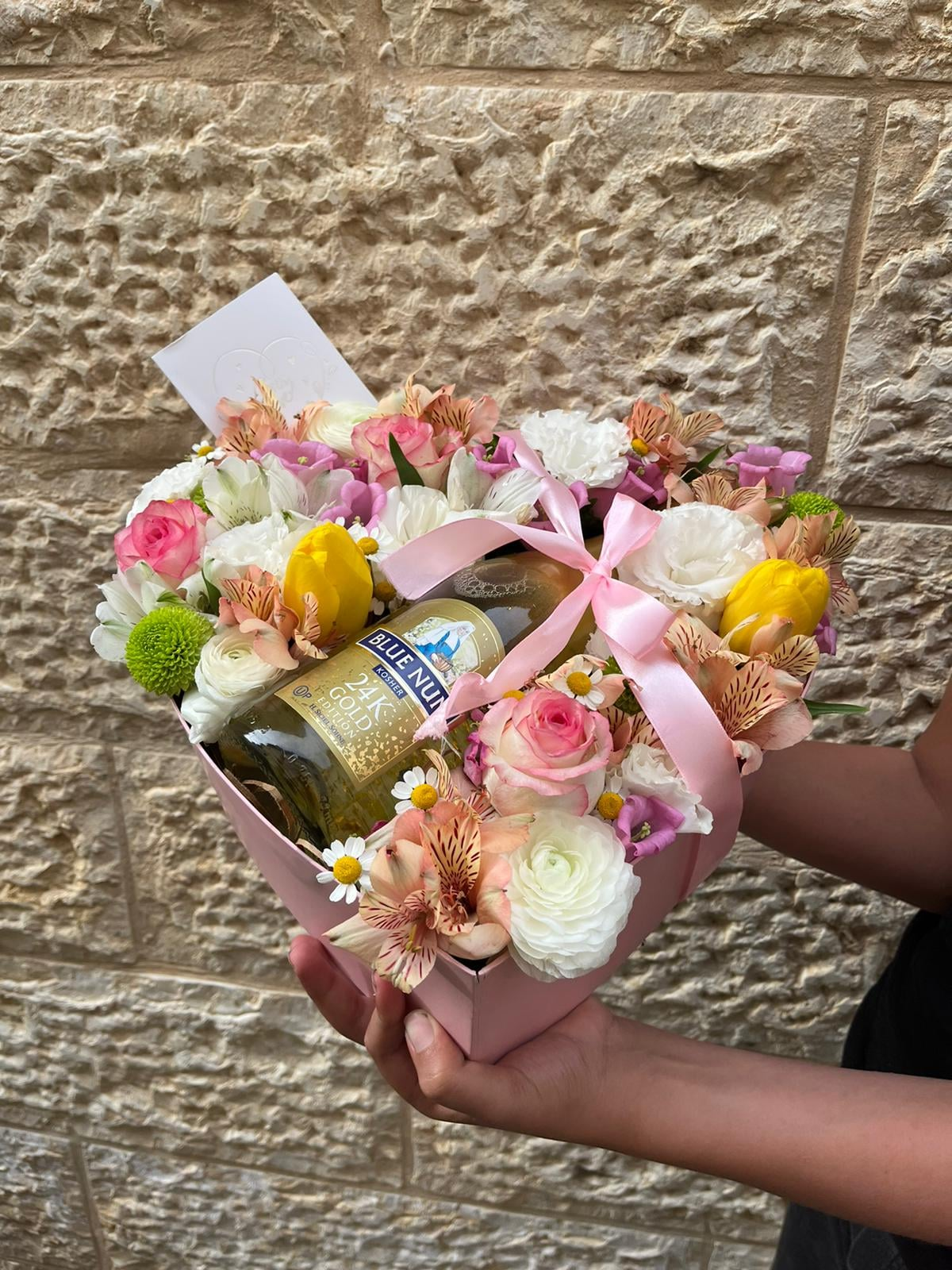 מארז עם יין