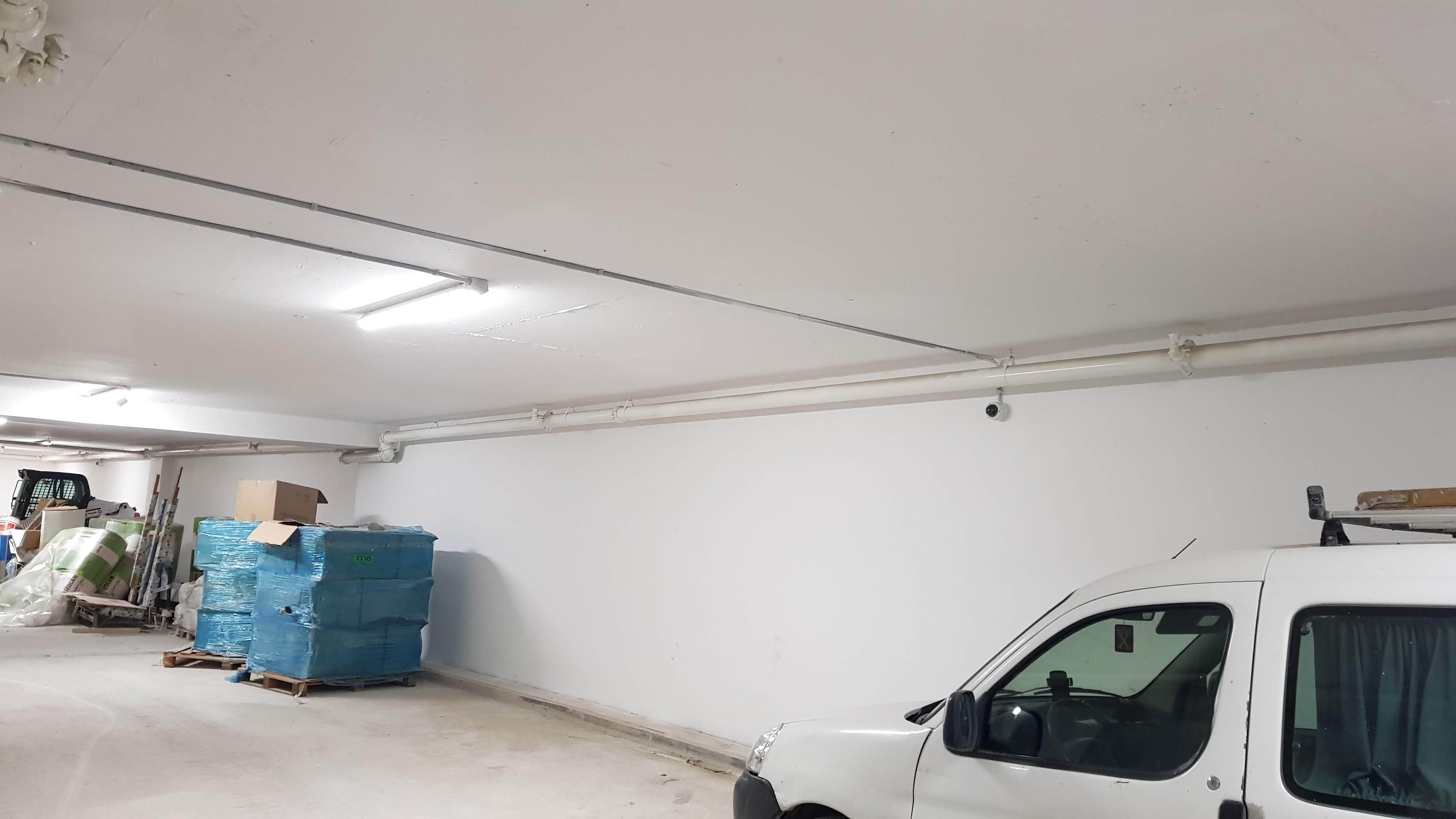 מצלמות בחניון